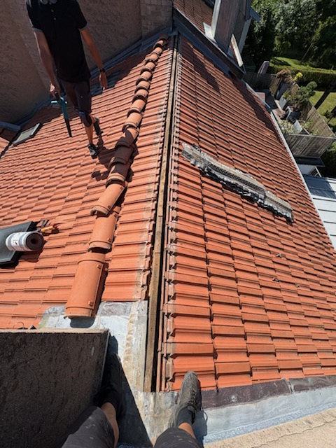 Réparation de faîtage en tuiles
