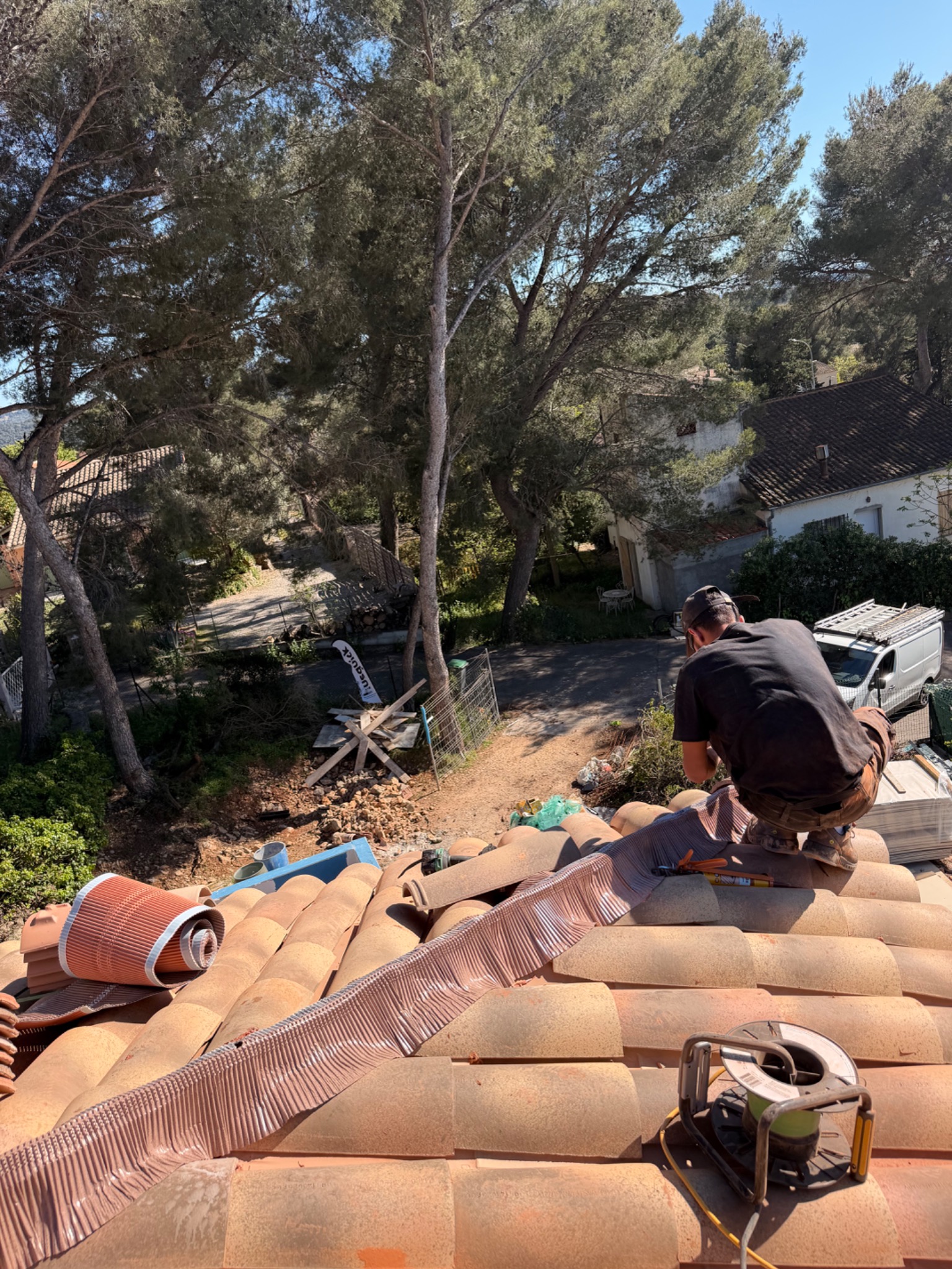 Travaux de toiture en cours sur Marseille